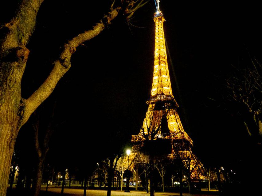 Torre Eiffel iluminada- 3 d&iacute;as en Par&iacute;s